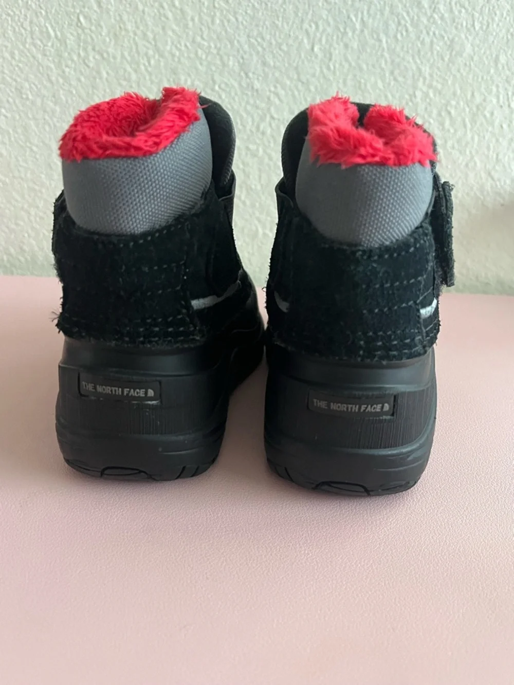 The North Face Toddler Black & Gray Winter Snow Boots with Red Faux-Fur Lining 6